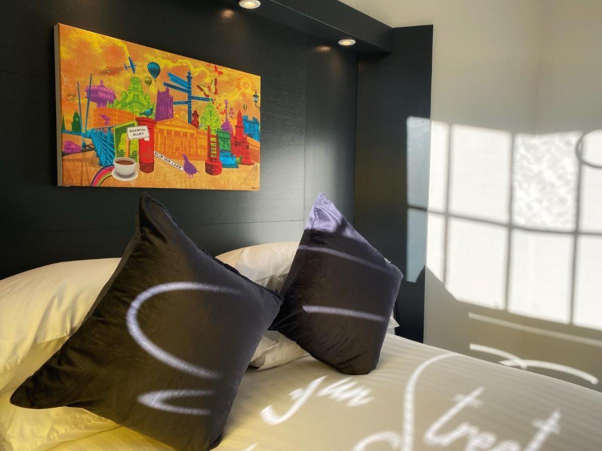 Sun Street Aparthotel Ланкастер Экстерьер фото