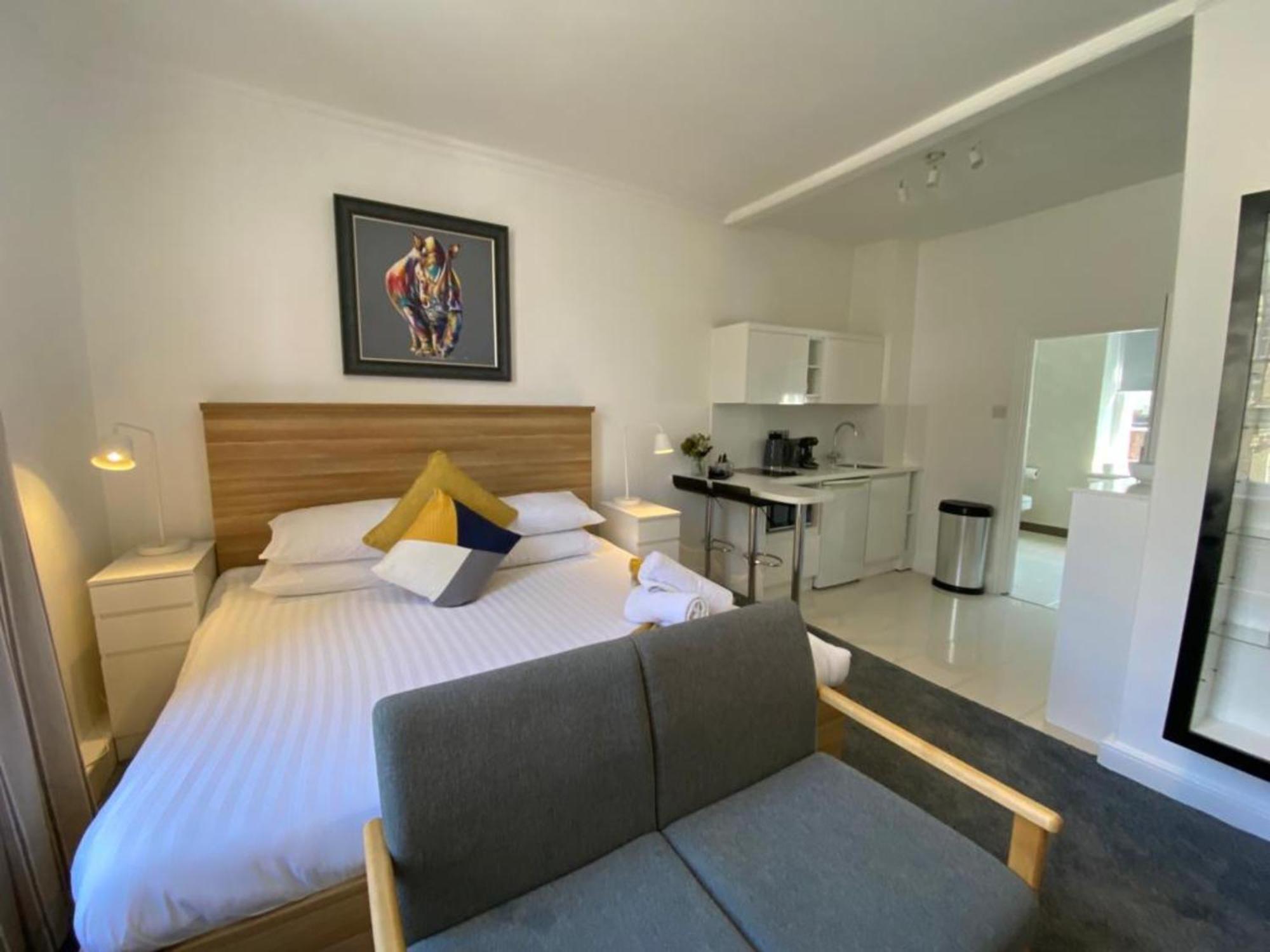 Sun Street Aparthotel Ланкастер Экстерьер фото